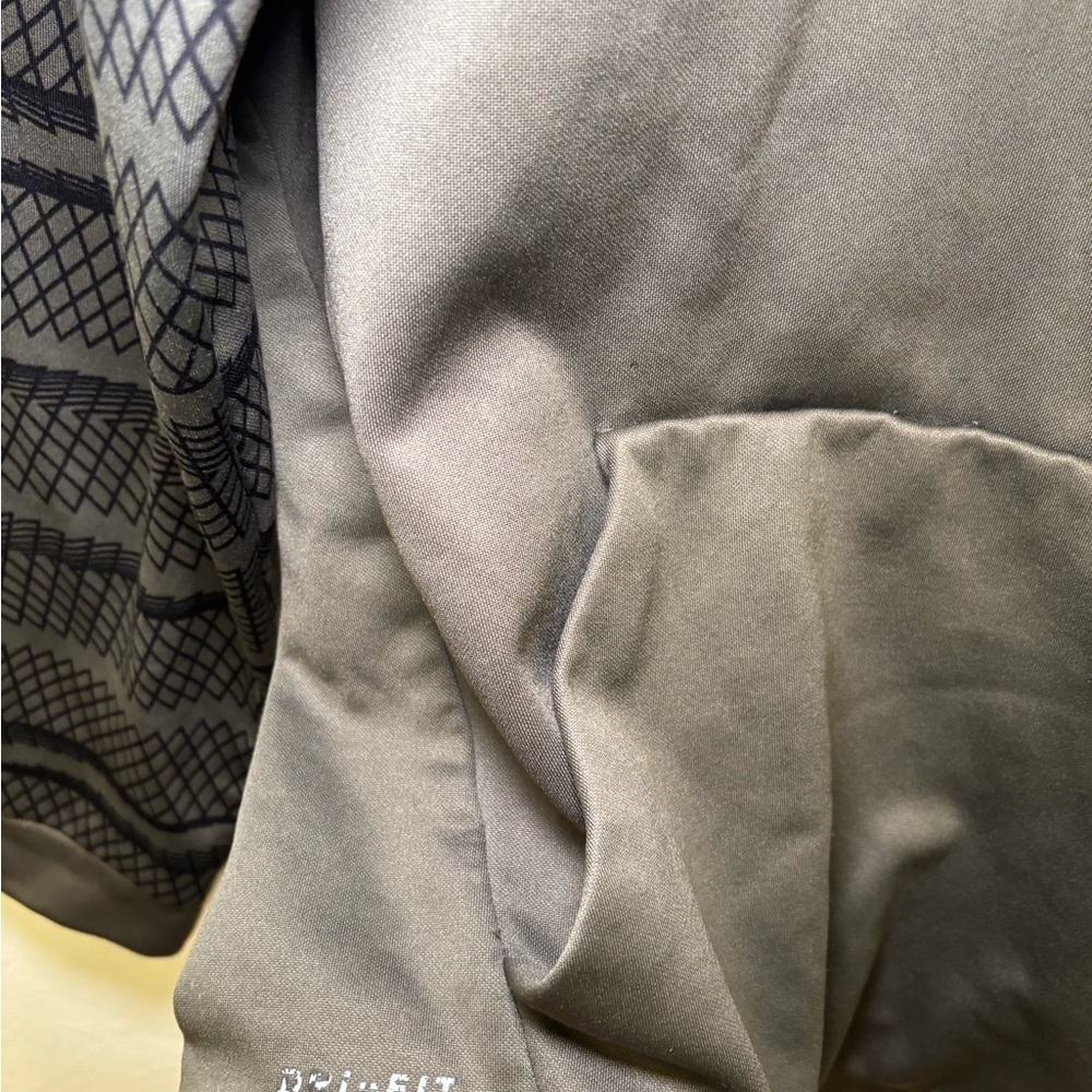 Nike Olive Hoodie with Patterned Sleeves - Picture 5 of 7